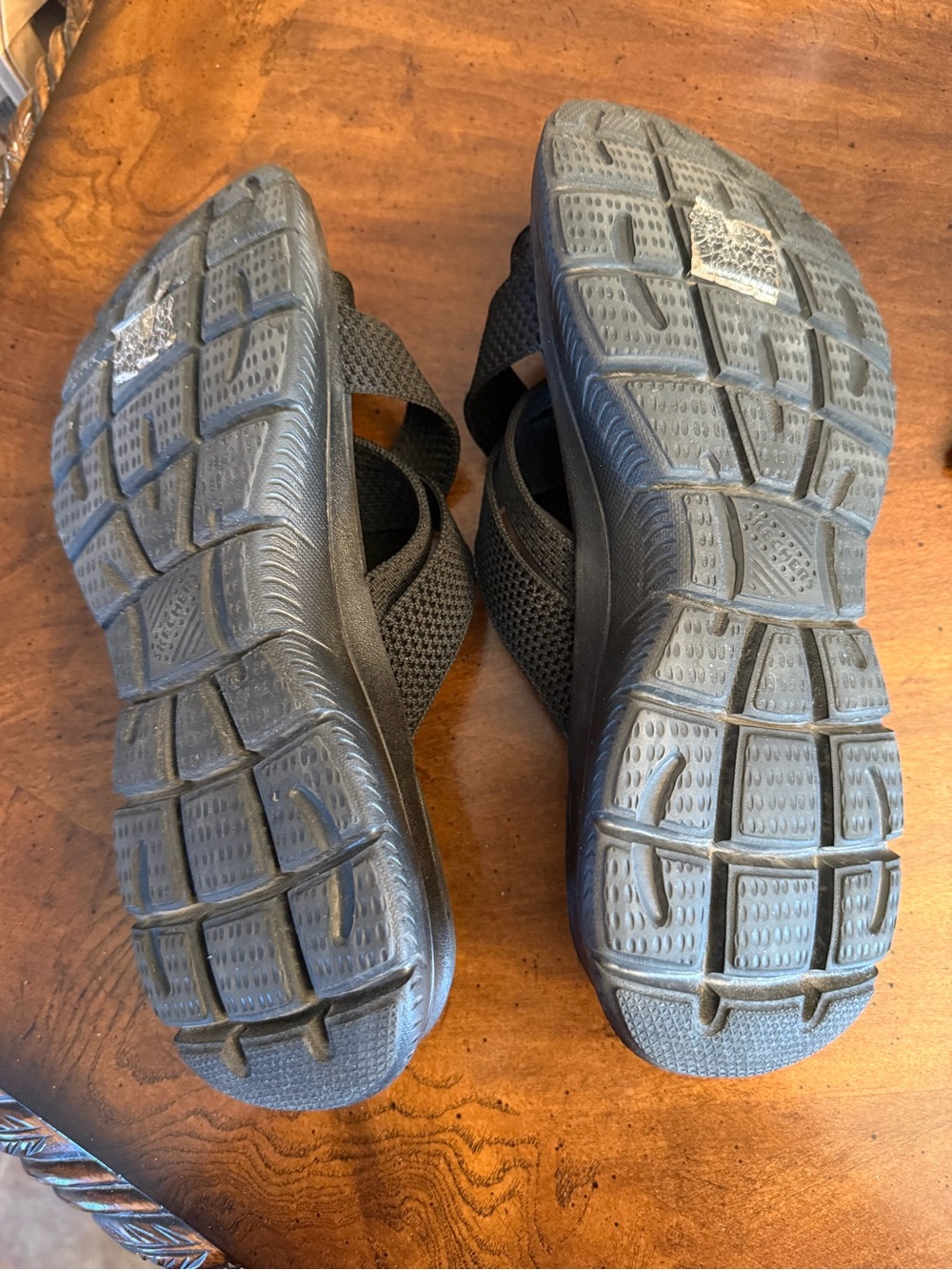 New Skechers Women's Black Yoga Foam Crisscross Slip-On Sandals - Picture 3 of 3